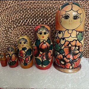 Matryoshka Russian Nesting Dolls Wooden Babushka Multicolor Hand Painted 5 Pc